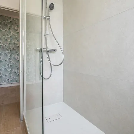 Elegant Sur Boulevard Centre Daire