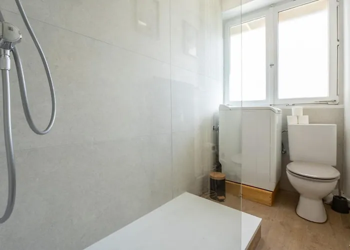 Elegant Sur Boulevard Centre Apartment *