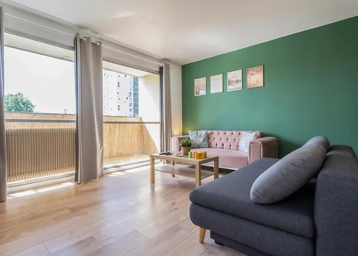 Elegant Sur Boulevard Centre Apartment